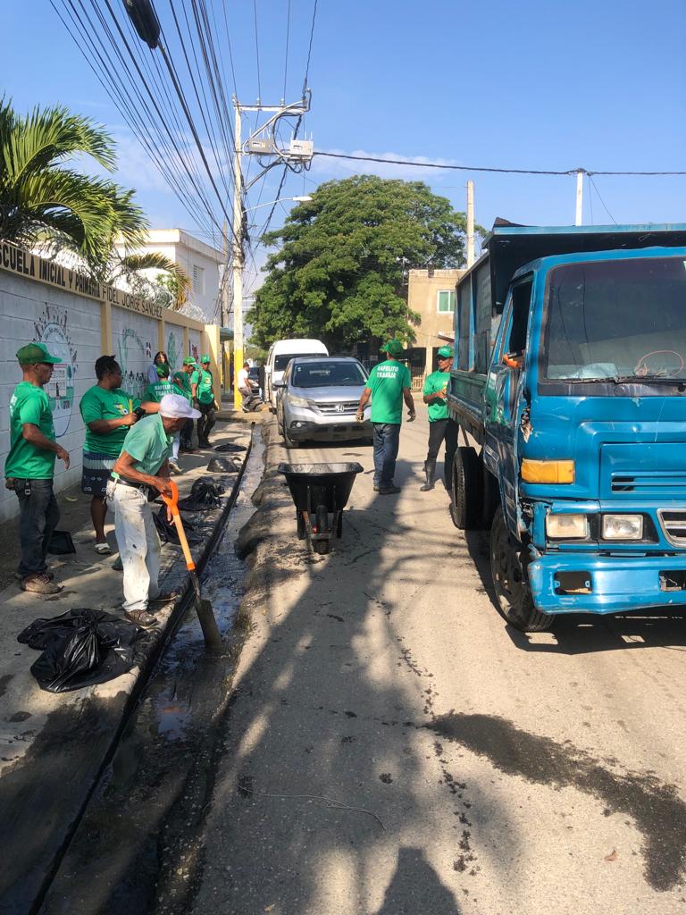 Operativo de limpieza en la comunidad Don Bosco, sector la escuela.