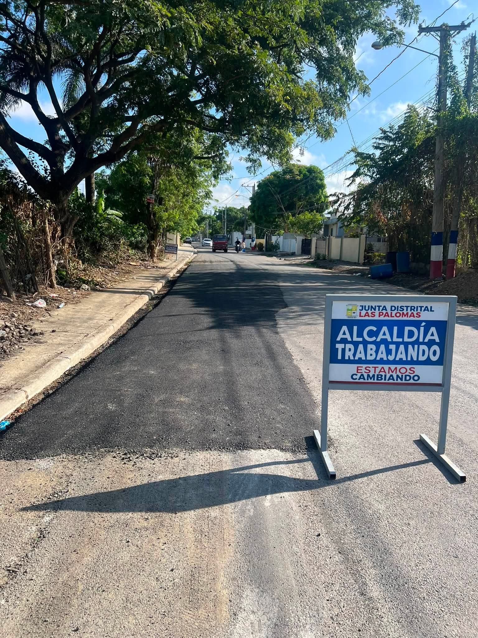 30 junio – Las mejoras continúan. 🚧Se realizaron trabajos de bacheo desde el Cruce de Chon hasta Olympus, Limonal Abajo, mejorando las condiciones de esta importante vía para una circulación más segura y eficiente.